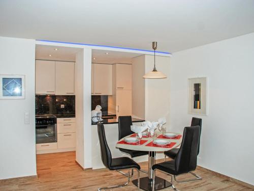 Kuchyň nebo kuchyňský kout v ubytování Apartment Residenza Parcolago Apt-008 by Interhome