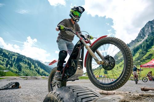 a man riding a dirt bike on top of a tire at 1400 FlexenLodge in Stuben am Arlberg