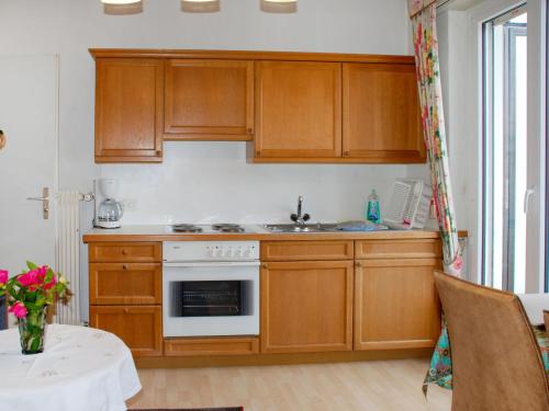 Apartment Corallo - Utoring-21 by Interhomeにあるキッチンまたは簡易キッチン