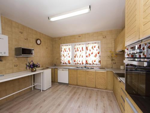 Una cocina o zona de cocina en Holiday Home Palmeras by Interhome