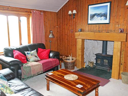 a living room with a couch and a fireplace at Holiday Home Fiskavaig by Interhome in Fiskavaig