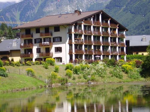 Apartment Le Cristal des Glaces by Interhome