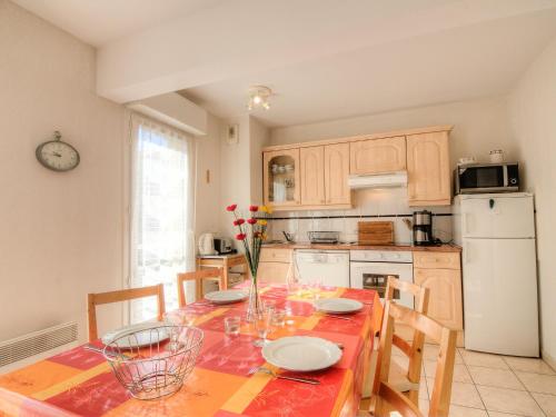 a kitchen with a wooden table with chairs and a table sidx sidx sidx at Apartment Maria Callas by Interhome in Labenne