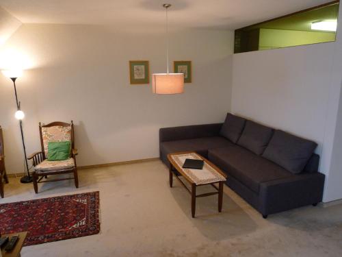 Uma área de estar em Apartment Seeblick by Interhome