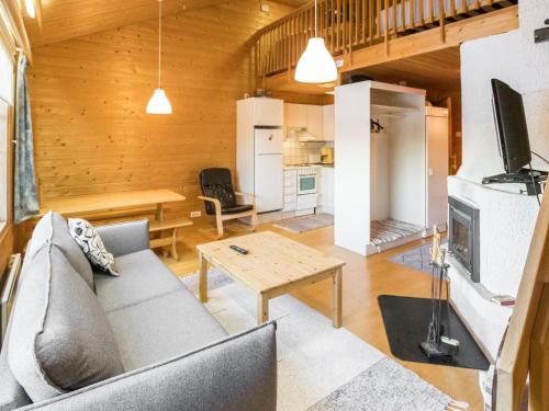 Køkken eller tekøkken på Holiday Home Tunturinvieri k1 by Interhome