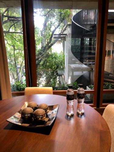 a plate of food on a table with two bottles at Alko Hotel Casa Nispero in Cali