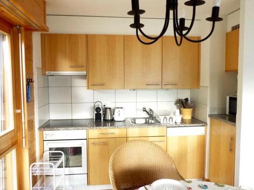 Kuchyň nebo kuchyňský kout v ubytování Apartment Fénestral R01 by Interhome