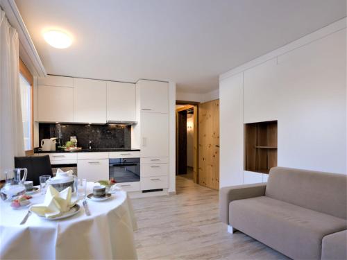 - un salon avec une table et un canapé dans l'établissement Apartment Chesa Munteratsch 311 by Interhome, à Silvaplana