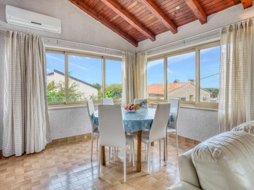 Apartment Daria-2 by Interhome