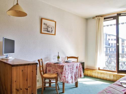 Studio Le Chailloud-4 by Interhome