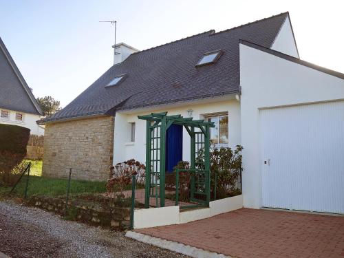a white house with a gate in front of it at Holiday Home Kerdual by Interhome in La Trinité-sur-Mer