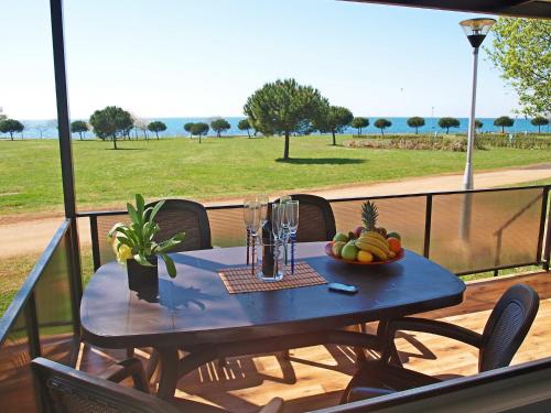 Zdjęcie z galerii obiektu Holiday Home Camping Park Umag-7 by Interhome w mieście Karigador