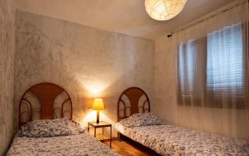 เตียงในห้องที่ La Caseta del Mas Valls