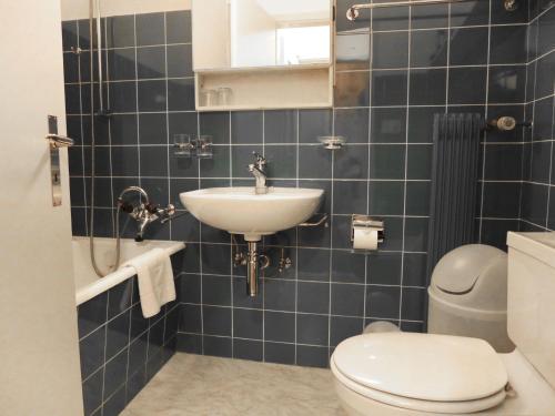 Apartment Chesa Arlas D2 by Interhome