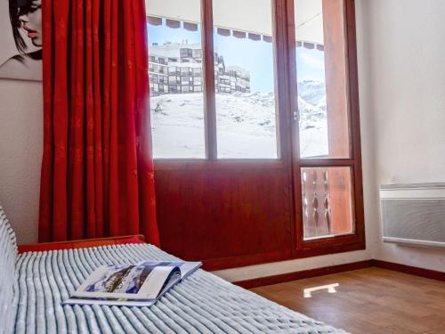 Studio Rond Point des Pistes - Val Claret-10 by Interhome