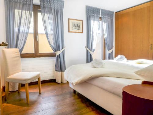 Postel nebo postele na pokoji v ubytování Apartment Chesa Sonnalpine B 52 by Interhome