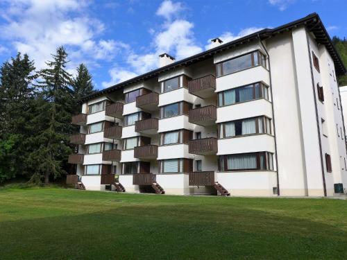 Apartment Chesa Arlas A1 by Interhome