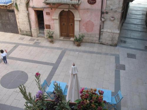 an overhead view of a patio with chairs and an umbrella at Antica Dimora San Girolamo in Licata