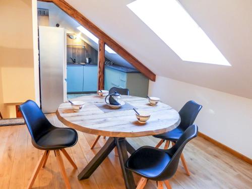 Un televizor și/sau centru de divertisment la Apartment Le Chalet Suisse-3 by Interhome
