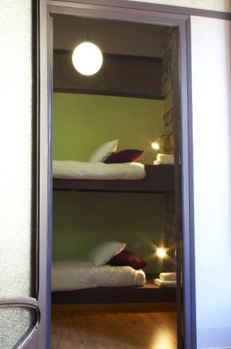 a room with three bunk beds in a room at Ca naleix verdu in Verdú