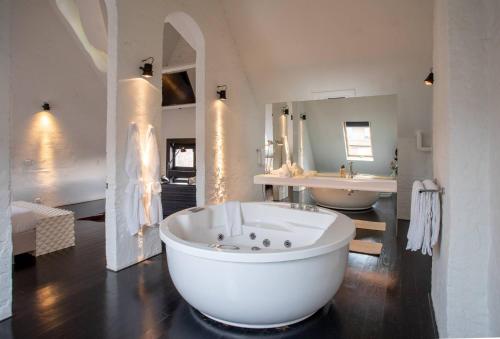 Koupelna v ubytování B&B Suites FEEK