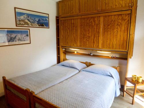 Apartment Les Jardins du Mont-Blanc-5 by Interhome