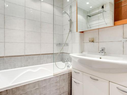 Apartment Le Prariond - Val Claret-10 by Interhome