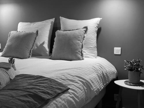 Ein Bett oder Betten in einem Zimmer der Unterkunft L'Ecrin de la Resistance