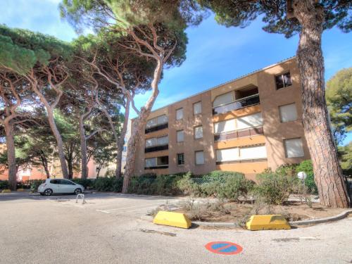 Apartment Les Régatiers by Interhome