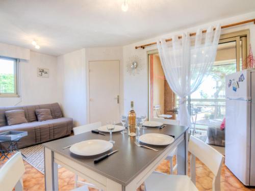 Apartment Les Régatiers by Interhome