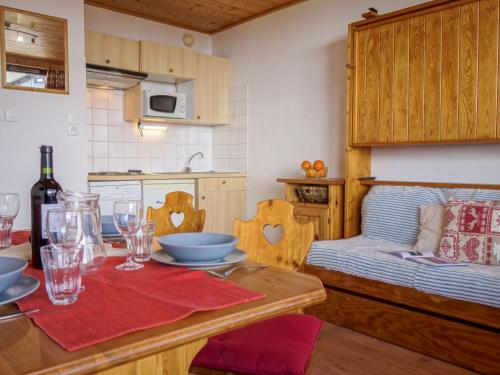 Studio Les Genepis - Val Claret-3 by Interhome
