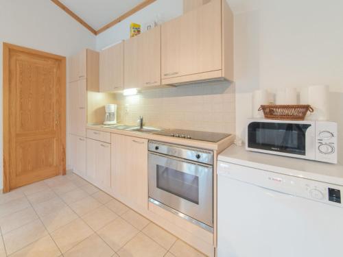 Η κουζίνα ή μικρή κουζίνα στο Holiday Home Enjoy with parking by Interhome