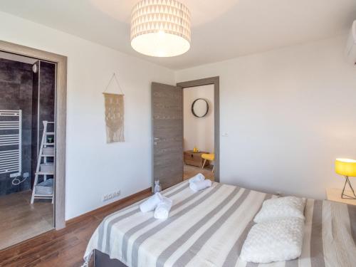 Apartment Château-19 by Interhome