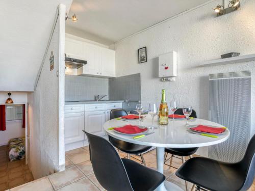Apartment Les Saladelles-10 by Interhome