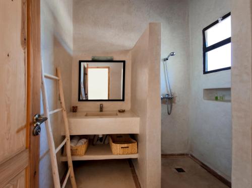 Koupelna v ubytování Tassourt Lodge