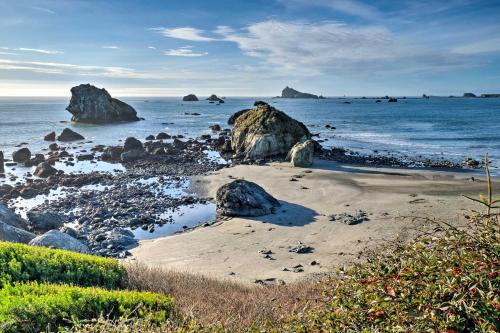 Unique Dog-Friendly Log Cabin Short Walk to Ocean