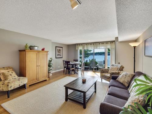 104 Edgewater Inn – Photos 3