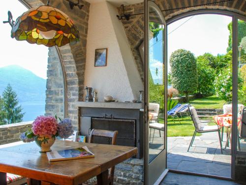 Foto dalla galleria di Holiday Home Villetta Irma by Interhome a Ronco sopra Ascona