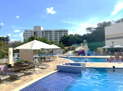 Swimmingpoolen hos eller tæt på Park Veredas - Flat Excepcional, com mobília de alto padrão