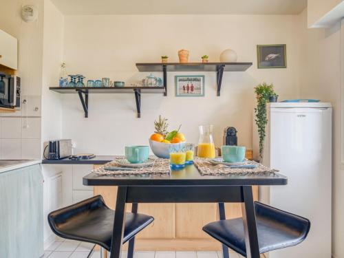 Kuchyň nebo kuchyňský kout v ubytování Studio Les Terrasses du Golf by Interhome