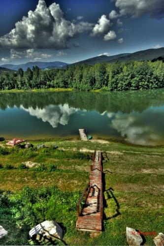 a wooden bridge over a body of water at Rezidence u Jezera in Jeseník
