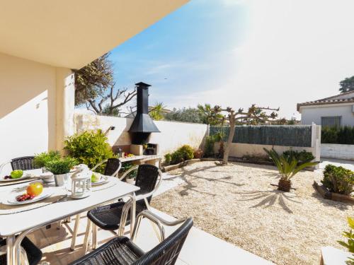 Κήπος έξω από το Holiday Home Jenaro by Interhome