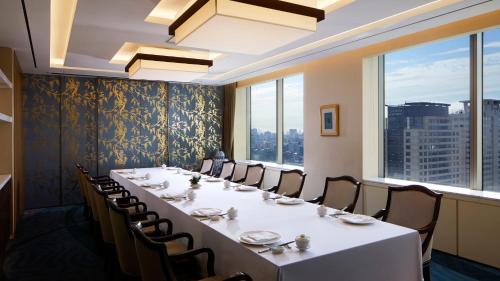 a conference room with a long table and chairs at Grand InterContinental Seoul Parnas by IHG in Seoul