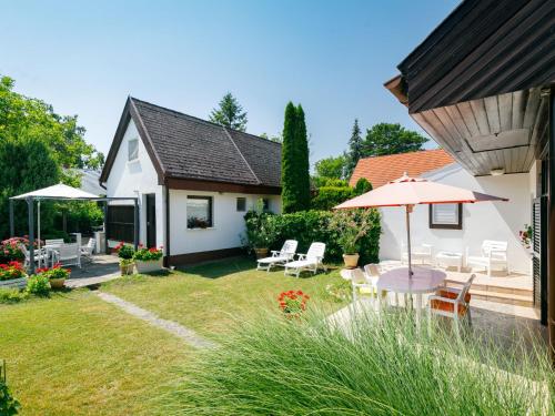 Vonkajšia záhrada v ubytovaní Holiday Home Suzy by Interhome