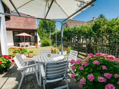 Vonkajšia záhrada v ubytovaní Holiday Home Suzy by Interhome