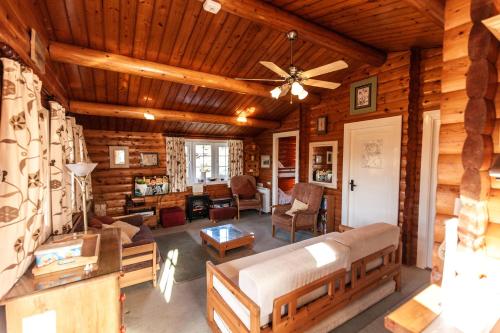 Χώρος καθιστικού στο Log Cabin nr Coed y brenin By Seren Short Stays