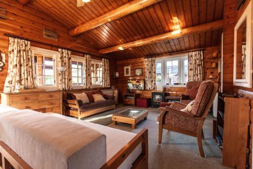 O zonă de relaxare la Cabin set in the mountains By Seren Property