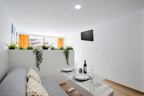 319 MODERN ACCOMMODATION,SEA VIEW AND POOl