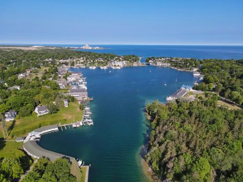 111 Edgewater Inn – Photos 5
