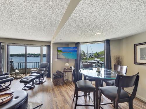 114 Edgewater Inn – Photos 3